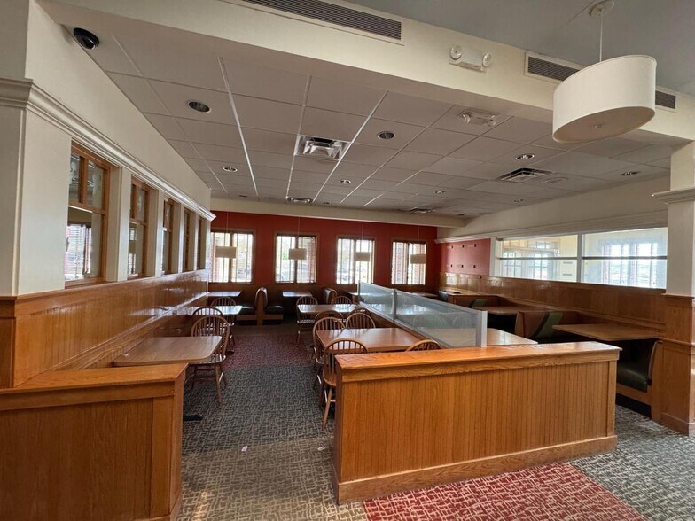 More Photos Of 2439 E Sharon Rd, Cincinnati Restaurant For Sale