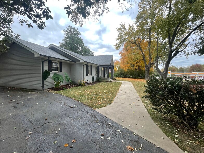 More Photos Of 1475 Columbia Ave, Franklin Office For Lease