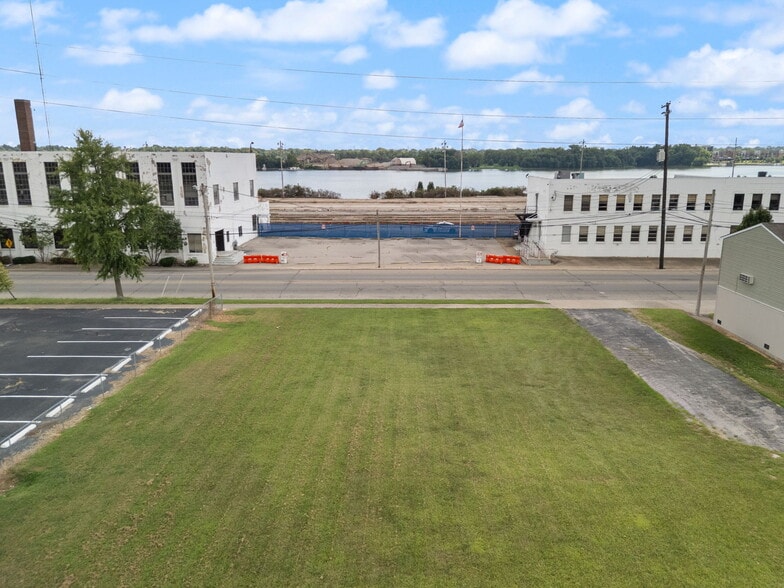More Photos Of 1021 E Market St, Jeffersonville Land For Sale