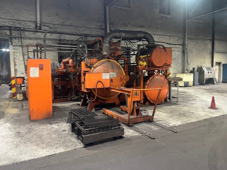 More Photos Of 400 S Gray St, Albany Manufacturing For Sale