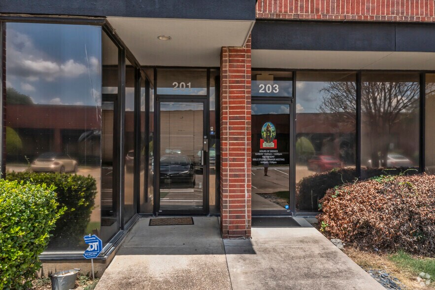 More Photos Of 1201 S Sherman St, Richardson Light Distribution For Lease