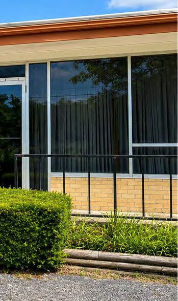 More Photos Of 13111 Spring St, Grandview Religious Facility For Lease