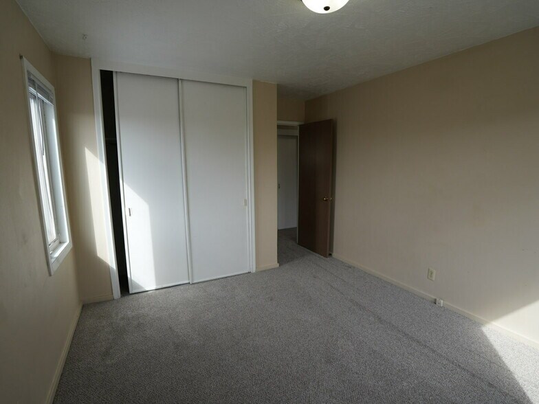 More Photos Of 311 W Highland Dr, Williston Apartments For Sale