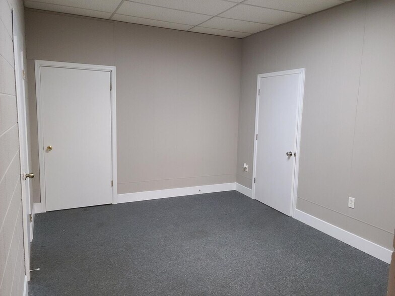 More Photos Of 3060 Madison Ave SE, Grand Rapids Service For Lease