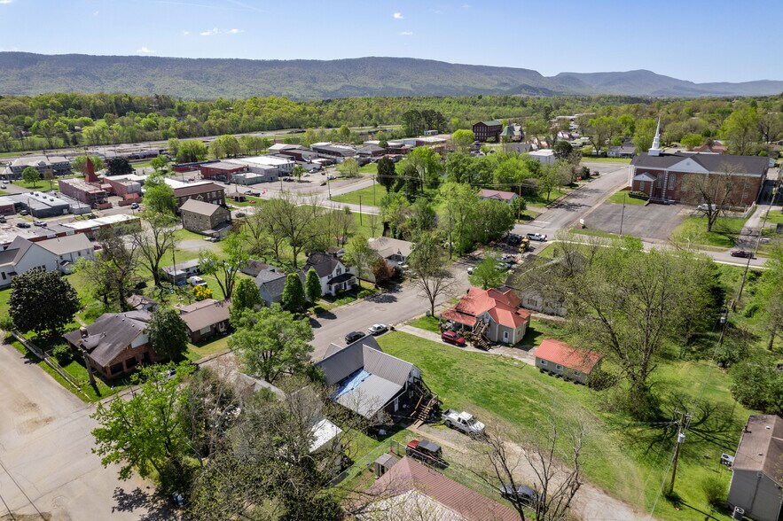 More Photos Of 714 Washington Ave, Etowah Multifamily For Sale