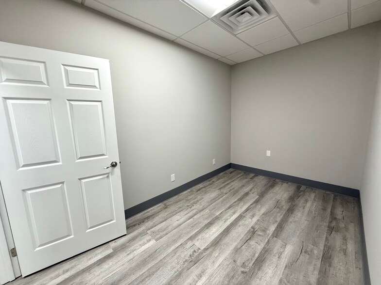 More Photos Of 882 E Main St, Spartanburg Office Residential For Sale