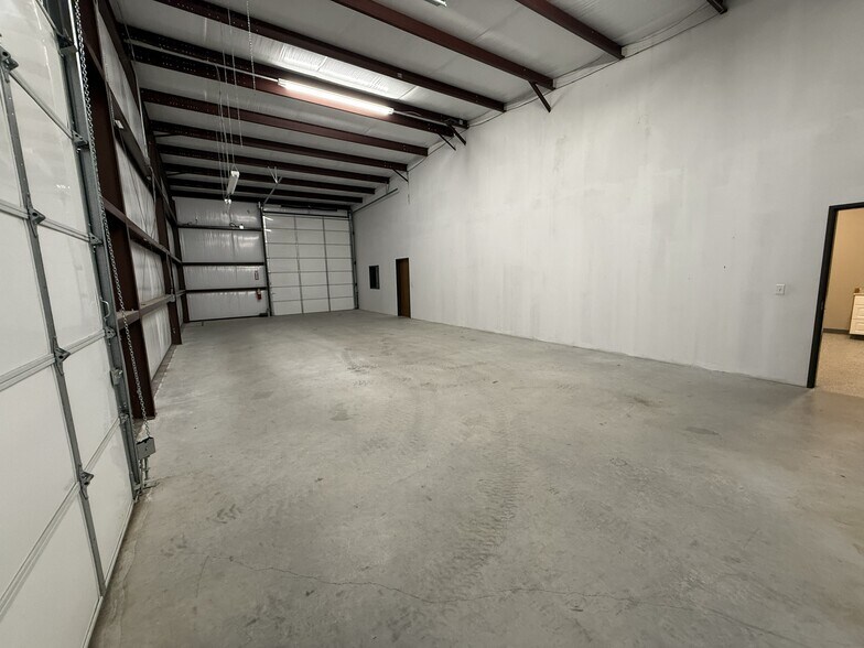 More Photos Of 17521 Matany Rd, Justin Light Manufacturing For Lease