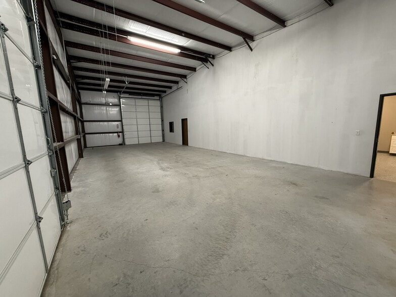 More Photos Of 17521 Matany Rd, Justin Light Manufacturing For Lease