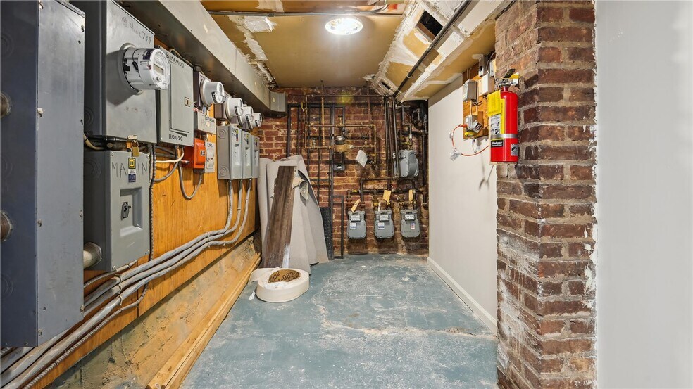 More Photos Of 707-709 8th St SE, Washington Storefront Retail Office For Sale