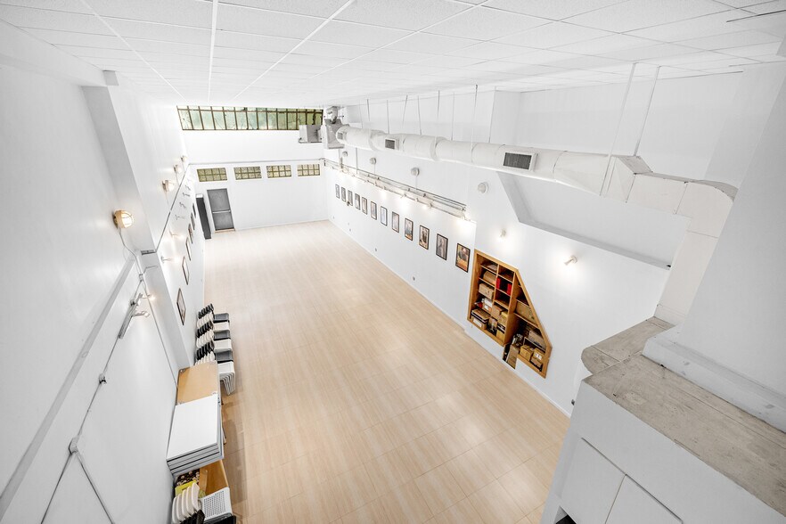 More Photos Of 424 W 49th St, New York Apartments For Sale