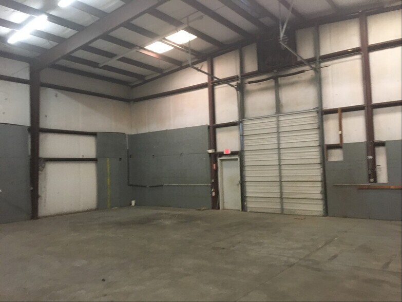 More Photos Of 5007 Highway 90 E, Broussard Light Distribution For Lease