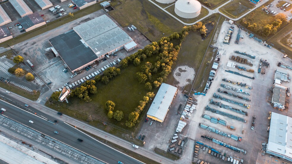 More Photos Of 2227 Gulf Fwy, League City Warehouse For Lease