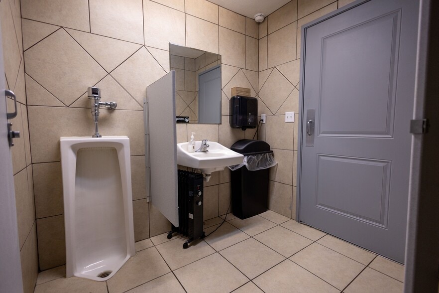 More Photos Of 1525 16th St, Central City General Retail For Sale