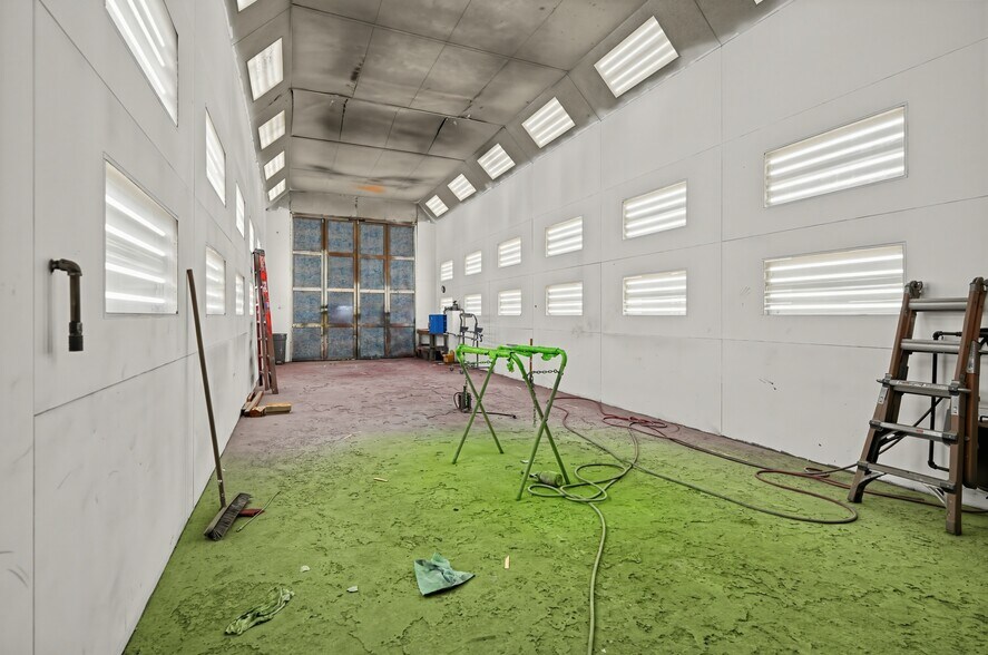 More Photos Of 32 Industrial Ct, Seekonk Warehouse For Lease