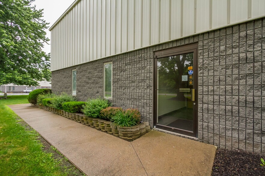 More Photos Of 2081 Division St, Palmyra Manufacturing For Lease