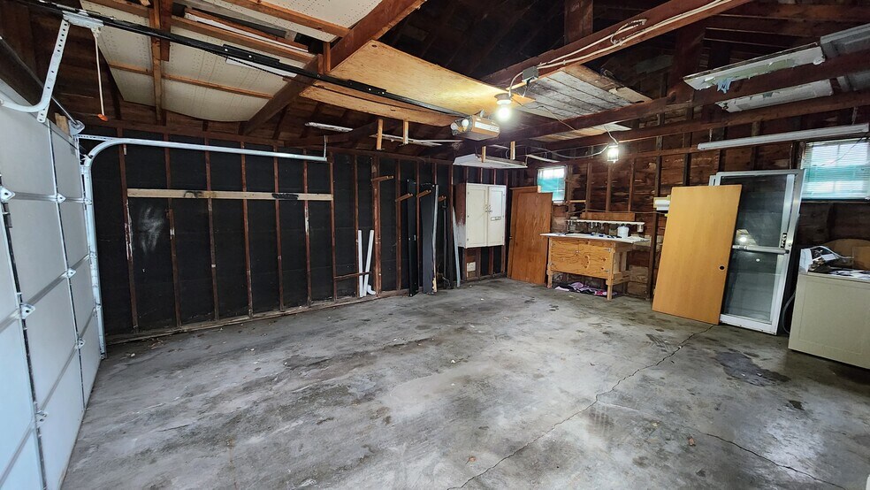 More Photos Of 1110 W Oakland Ave, Austin Apartments For Sale