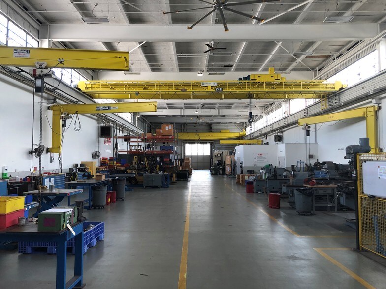 More Photos Of 1460 Livingston Ave, North Brunswick Warehouse For Lease