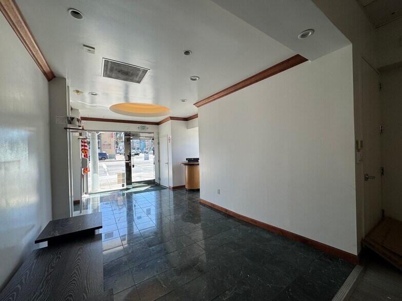 More Photos Of 5498 Geary Blvd, San Francisco Apartments For Lease