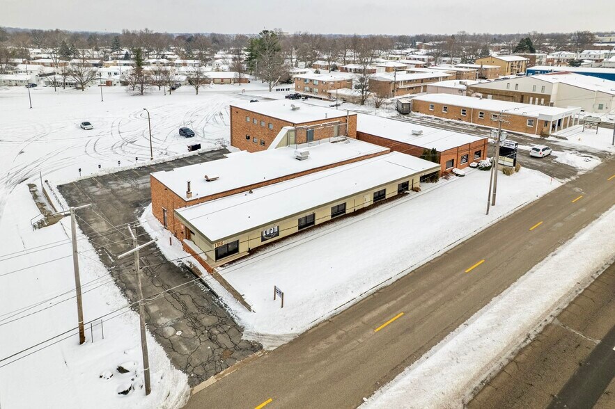 Primary Photo Of 1316 E Empire St, Bloomington General Retail For Sale