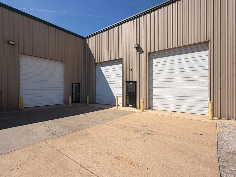 More Photos Of 1371-1381 Charlestown Industrial Dr, Saint Charles Warehouse For Lease