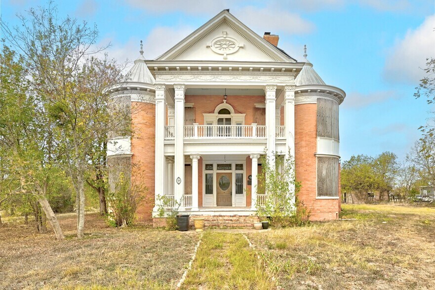 Primary Photo Of 709 N Lexington St, Manor Specialty For Sale