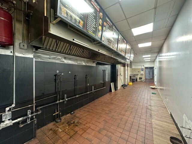 More Photos Of 10657 160th St, Jamaica Storefront For Lease
