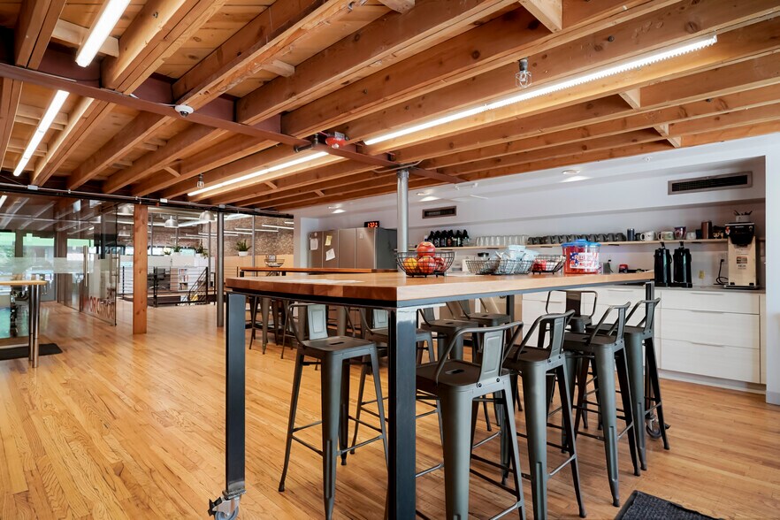 More Photos Of 3473 S Broadway, Englewood Storefront Retail Office For Lease