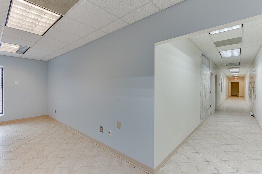 More Photos Of 6724 Cleveland Hwy, Clermont Warehouse For Lease