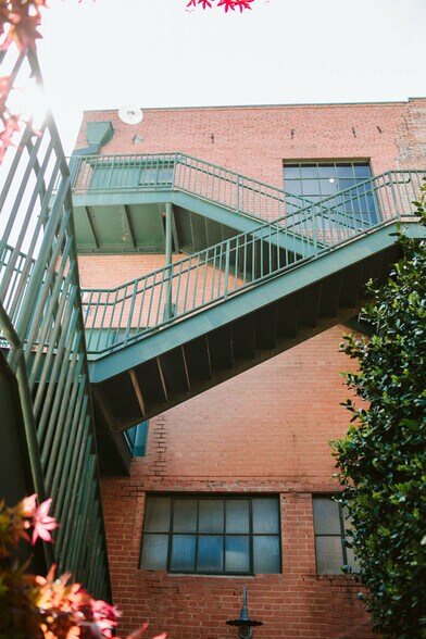 More Photos Of 208 E Louisiana St, McKinney Loft Creative Space For Sale