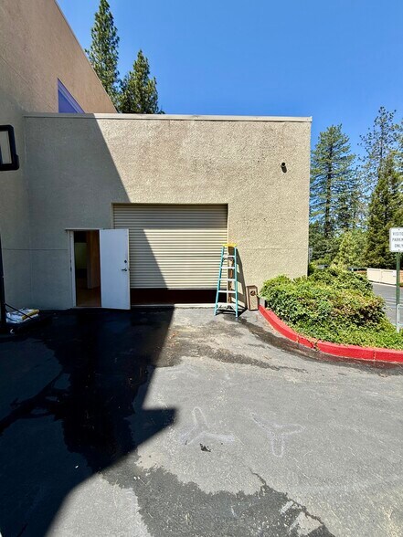 More Photos Of 333 Crown Point Cir, Grass Valley Office For Lease