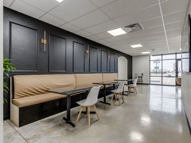 More Photos Of 120 SE 19th St, Moore General Retail For Lease