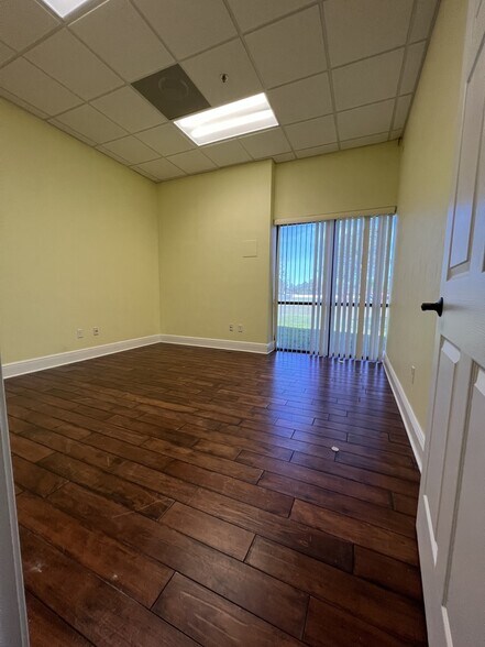 More Photos Of 1635 Farm Way, Middleburg Warehouse For Sale