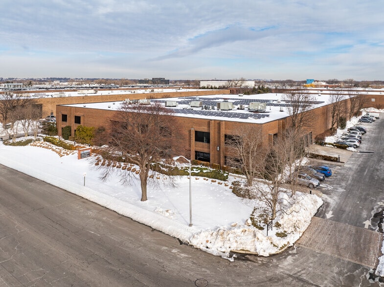 More Photos Of 570 Commerce Blvd, Carlstadt Warehouse For Lease