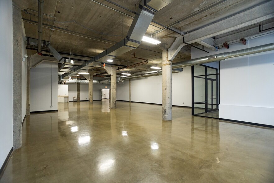 More Photos Of 2545 W Diversey Ave, Chicago Loft Creative Space For Lease