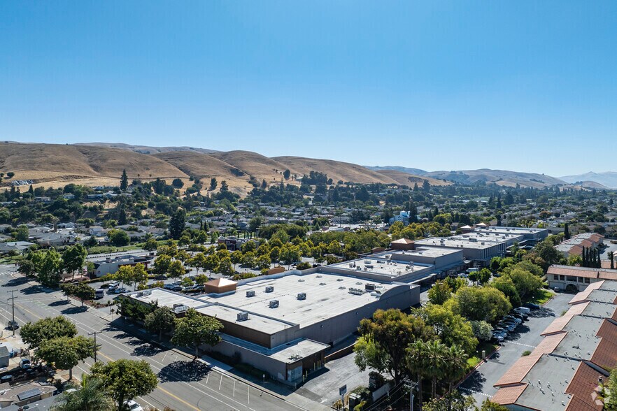 More Photos Of 31123 Mission Blvd, Hayward Unknown For Lease