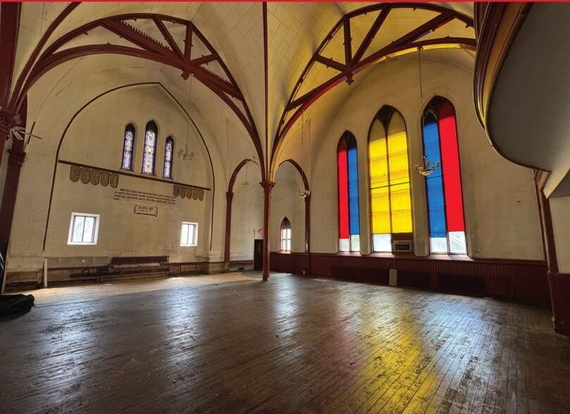 More Photos Of 124-140 W Garfield Ave, Milwaukee Religious Facility For Lease