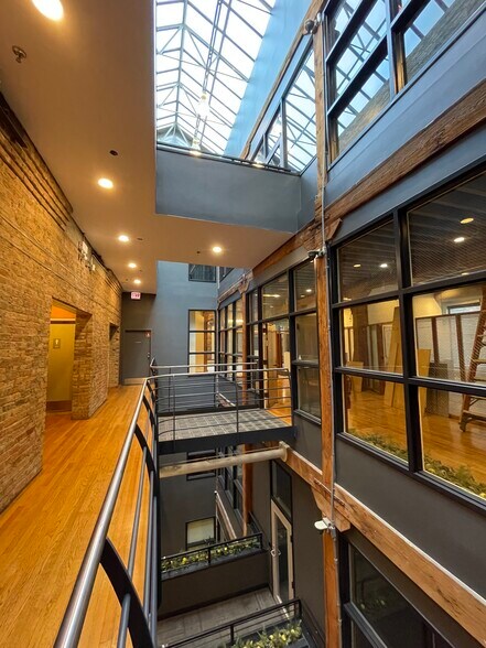 More Photos Of 400 N State St, Chicago Office For Lease