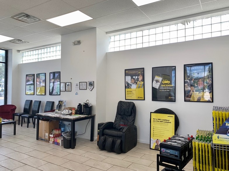 More Photos Of 560 Sunrise Hwy, Baldwin Auto Repair For Lease