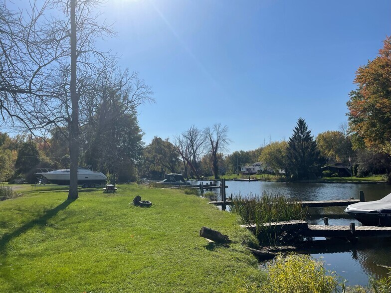 More Photos Of 9503 Hitchcock Point, Bridgeport Marina For Sale