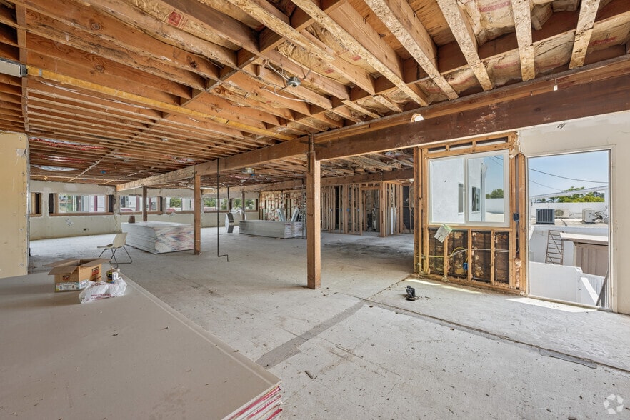 More Photos Of 10520 Magnolia Blvd, North Hollywood Office For Sale