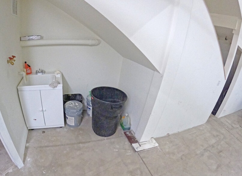 More Photos Of 29320 Industrial Way, Evergreen Self Storage For Sale