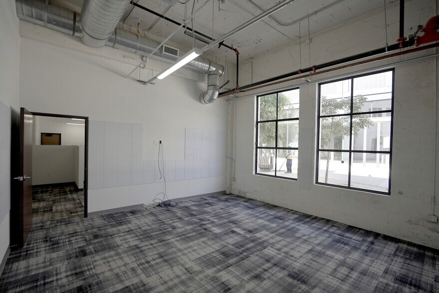 More Photos Of 1355 Palmetto St, Los Angeles Loft Creative Space For Lease