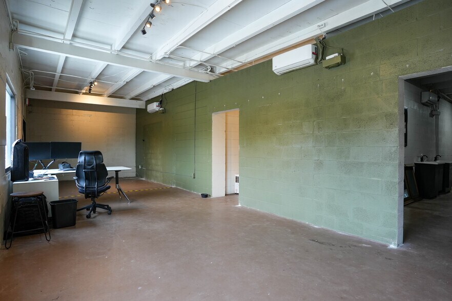 More Photos Of 4700 22nd Ave S, Saint Petersburg General Retail For Lease