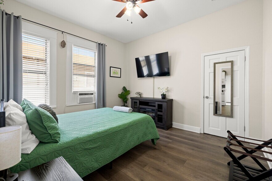 More Photos Of 2526 W Union St, Tampa Multifamily For Sale