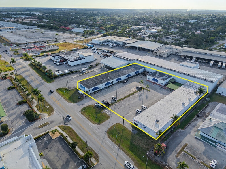More Photos Of 210 N Krome Ave, Florida City Showroom For Sale