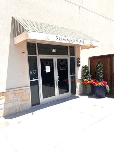 More Photos Of 202-204 N Dooley St, Grapevine Office For Lease