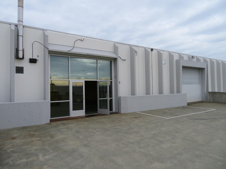 Primary Photo Of 524E Culduthel Rd, Victoria Flex For Lease