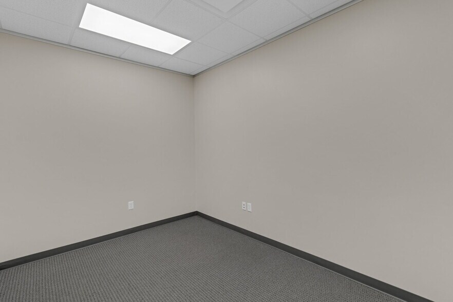 More Photos Of 8110 Parkside Ave, Baytown Warehouse For Sale