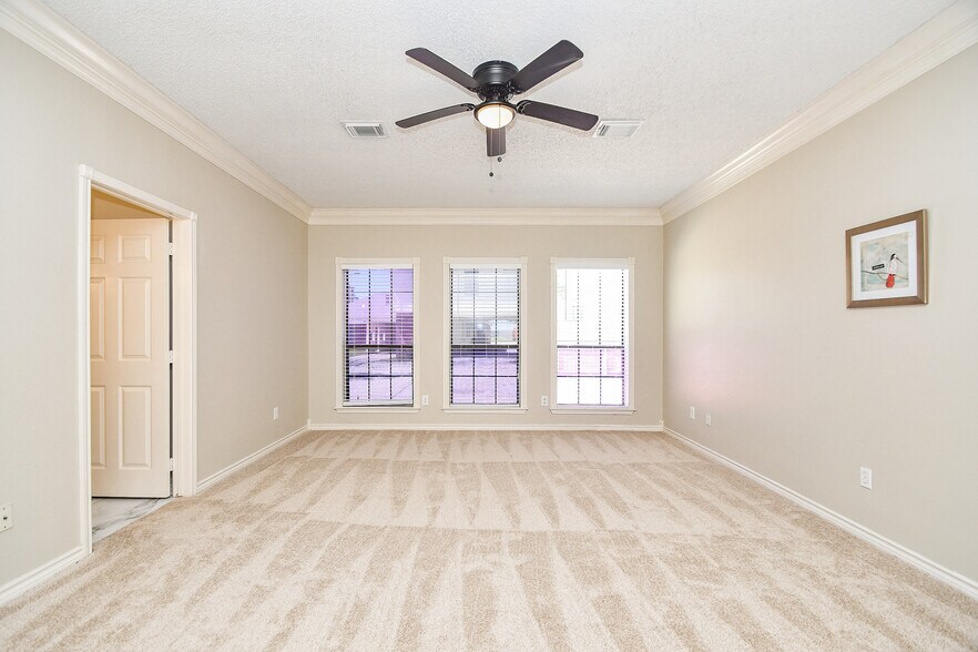 More Photos Of 1411 1/2 Guadalupe St, Stafford Office Residential For Sale