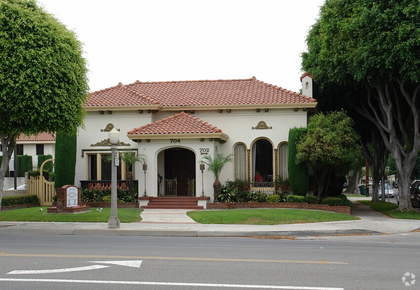 More Photos Of 702-704 E Chapman Ave, Orange Office For Lease